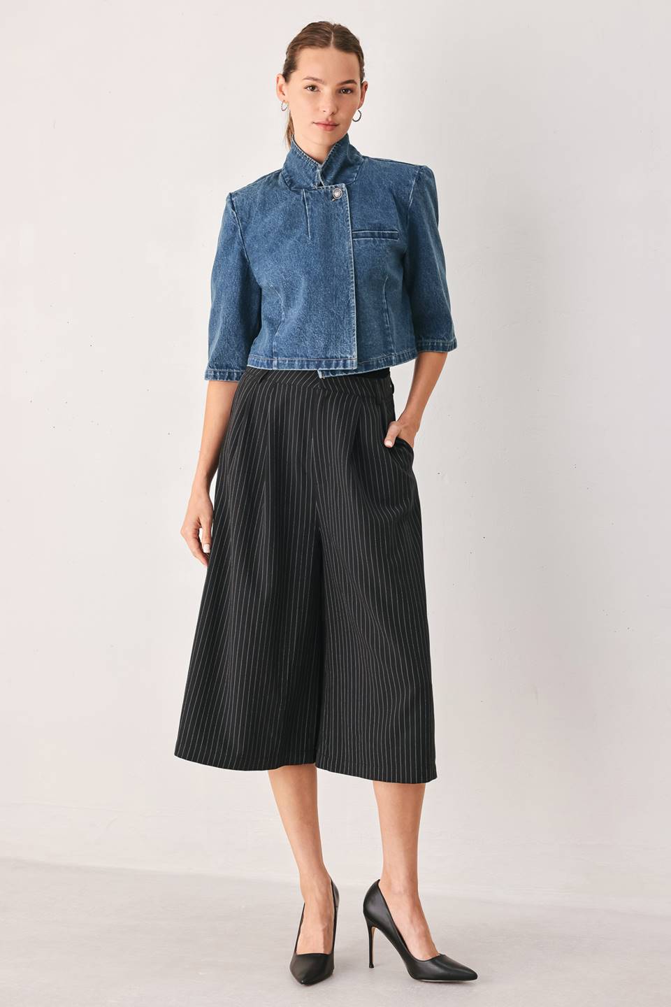 Classic Denim Cropped Jacket