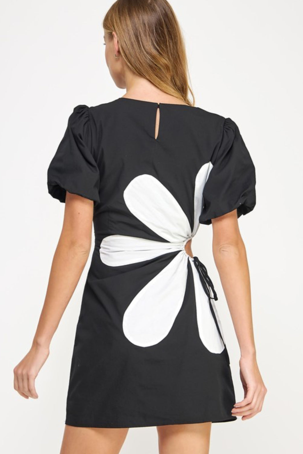 Side Cut-Out Flower Mini Black/White / Small