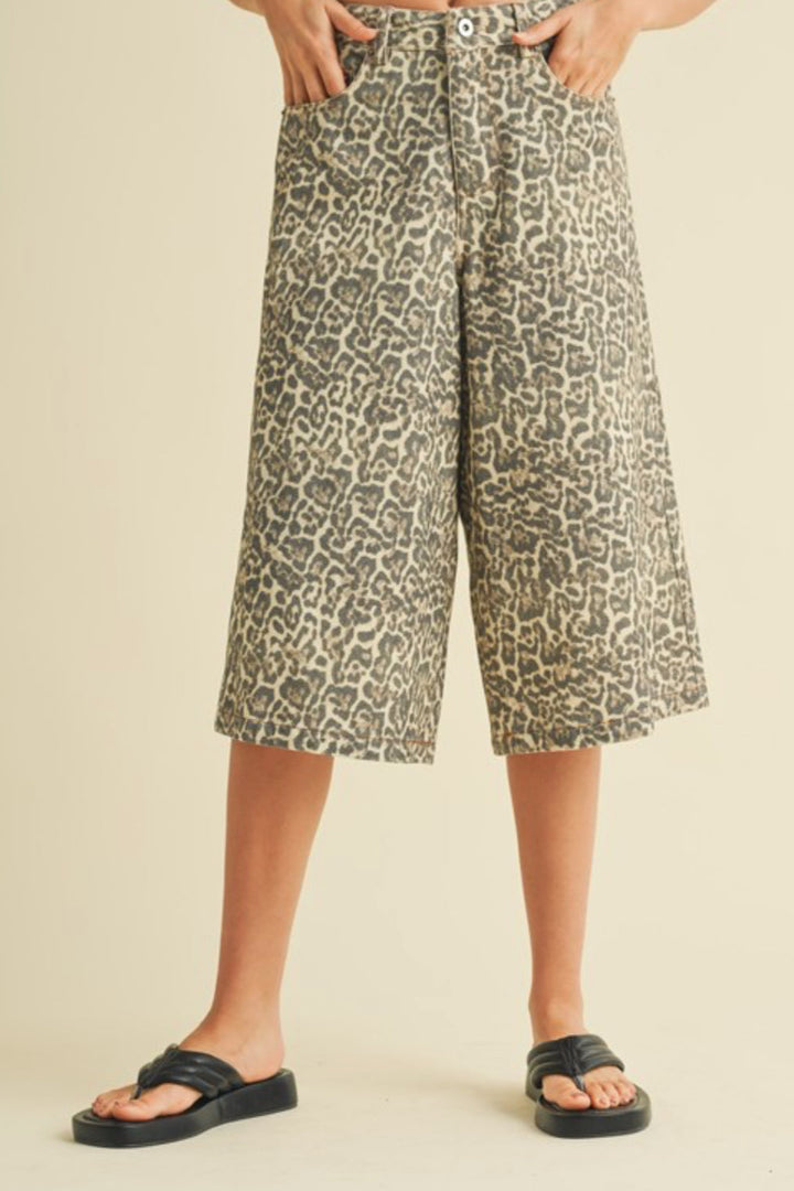 Autumn Chapter Leopard Bermudas
