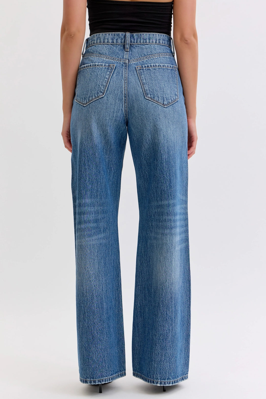 Carmine Jeans with Curved Side Seam
