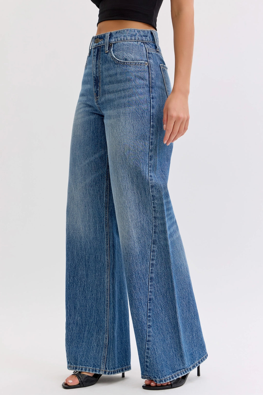 Carmine Jeans with Curved Side Seam