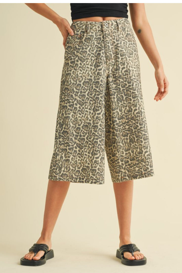 Autumn Chapter Leopard Bermudas