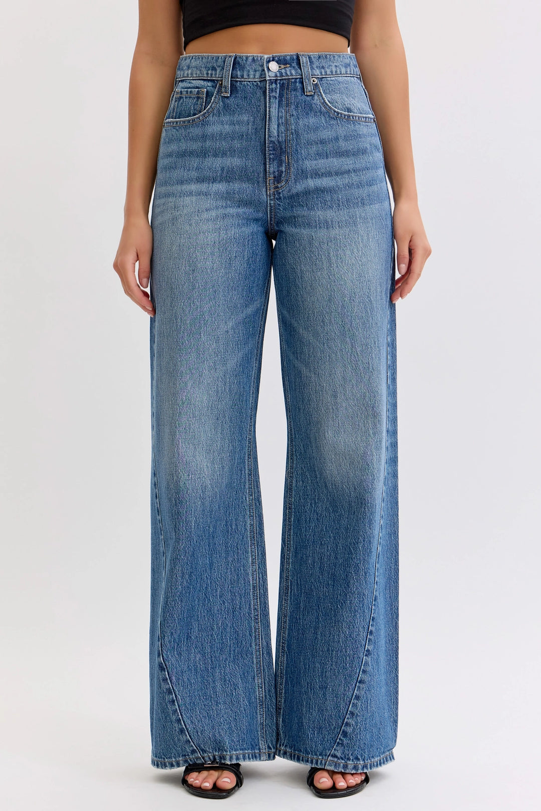 Carmine Jeans with Curved Side Seam